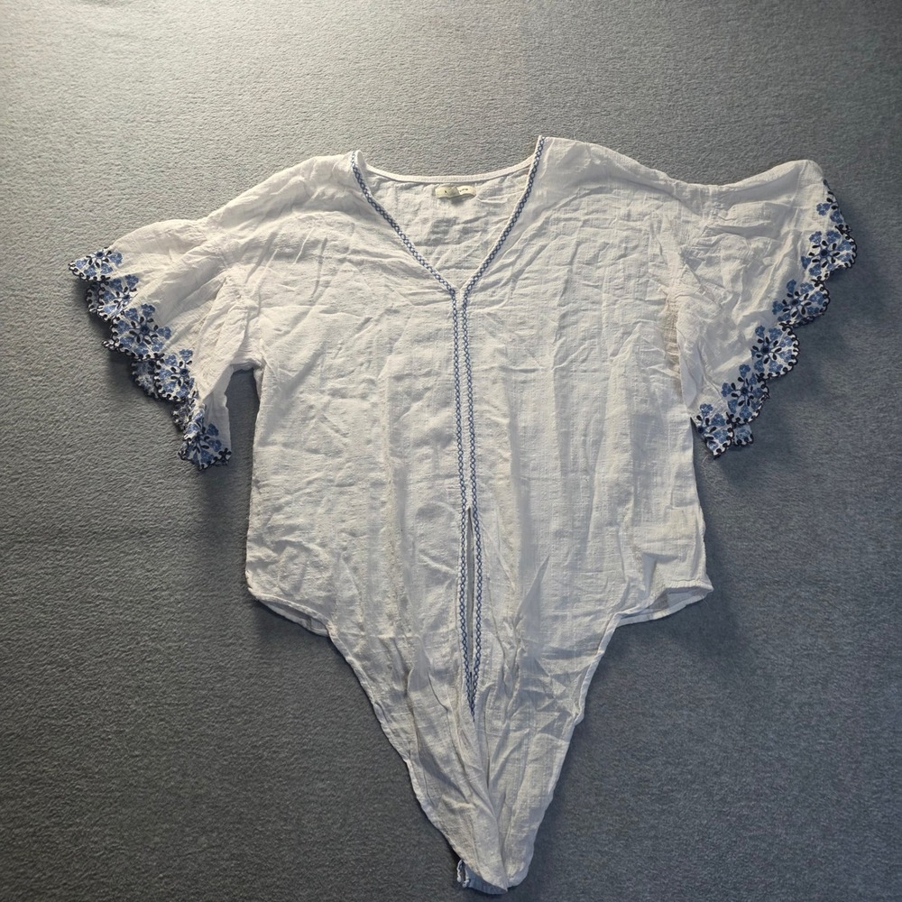 Max Studio Crochet Blouse Womens L White Blue Floral Handkerchief Hem Boho Woven